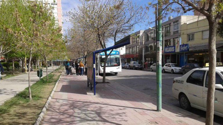 Modifican paradas de colectivo por remodelaciones en la plaza San Martín