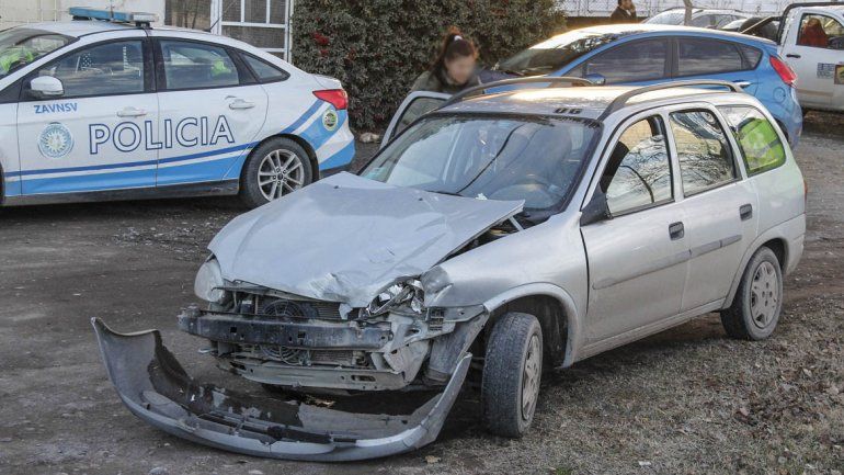 Ingresó a la ruta sin mirar, chocó a una camioneta y terminó en el hospital