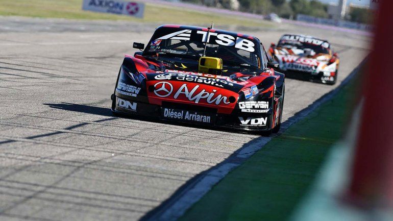 Manu Urcera defiende la cima del TC en Rosario