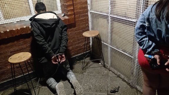 Quiso entrar a un boliche con un arma y terminó detenida