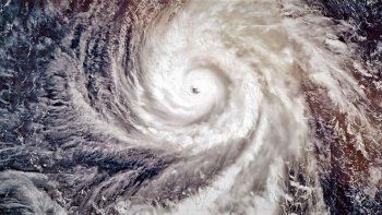 segui en vivo el avance del temible huracan dorian