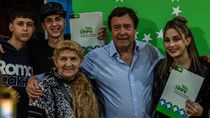 El gobernador Alberto Weretilneck entregó la documentación del terreno propio a 270 familias.