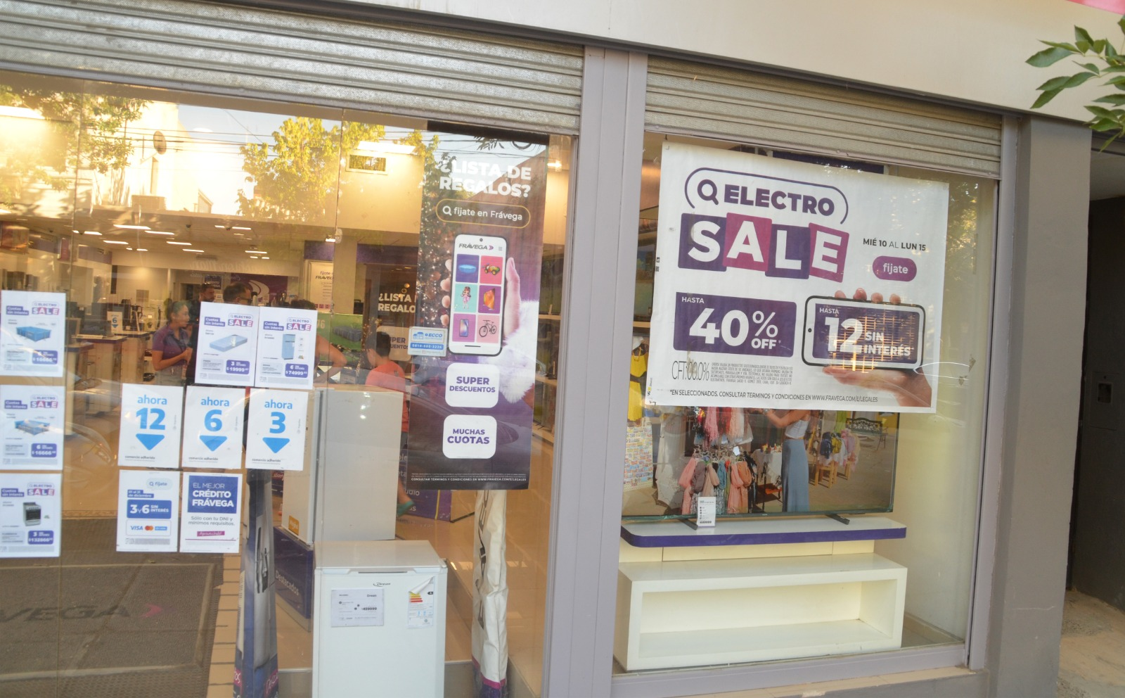 Uno de los comercios cipoleños que apuestan a la financiación y las ofertas. Foto Antonio Spagnuolo.
