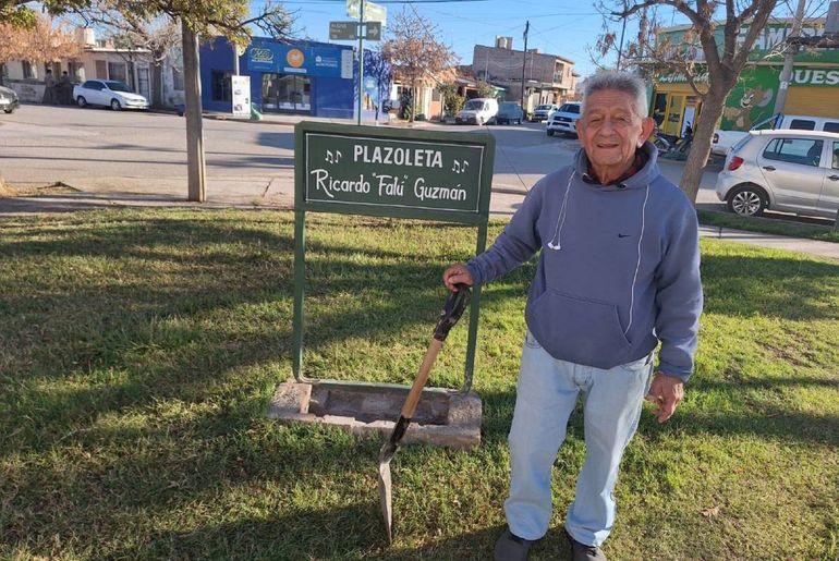 Falú se hizo viral con un video. En Fernández Oro todos lo conocen.