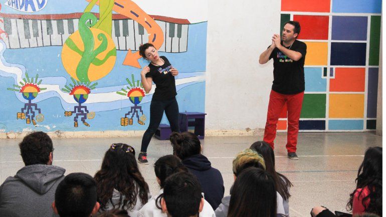 Los alumnos del CEM 5 fueron los primeros en presenciar obras del Festival de Teatro en su edición 2017.