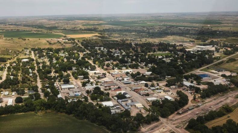 Un pequeño pueblo ofrece terrenos gratis y ayuda en dólares para ir a vivir: los requisitos