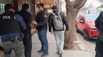 El sujeto fue atrapado a pesar de que intentó huir al ver a los uniformados de la Policía Federal.
