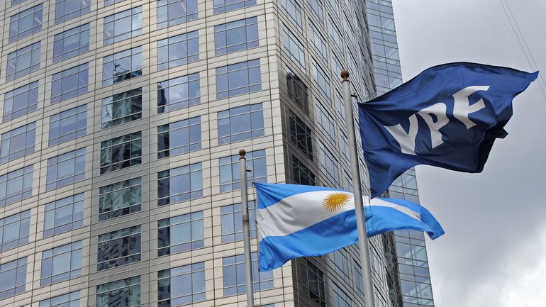 Juicio por YPF: ordenan a la Argentina entregar el 51% de las acciones a los beneficiarios