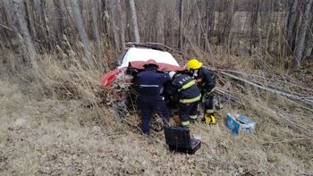 Vuelco y fatalidadd en la Ruta 151. Una mujer murió. Foto gentileza Miguel Parra. 