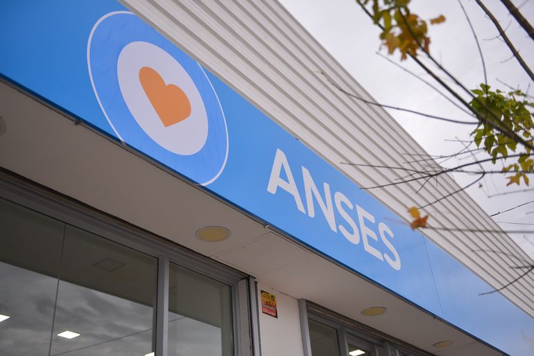 Tres mujeres apuñalaron a una empleada de ANSES