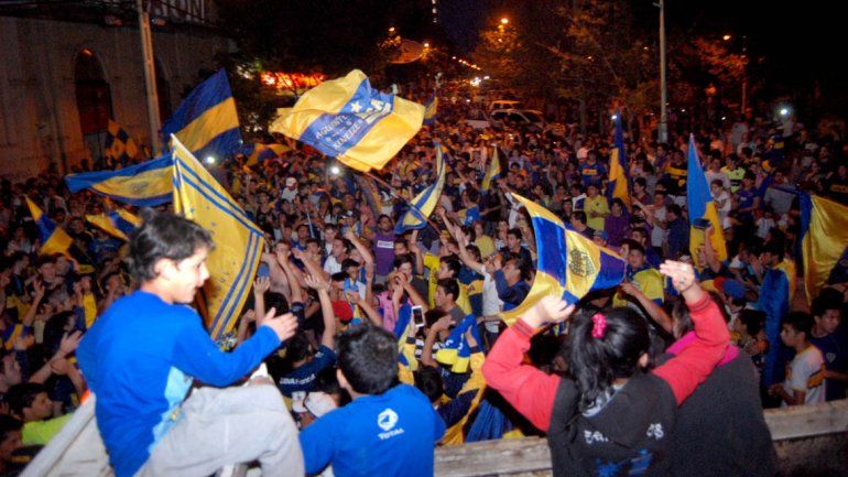 Cipolletti se vistió de Azul y Oro