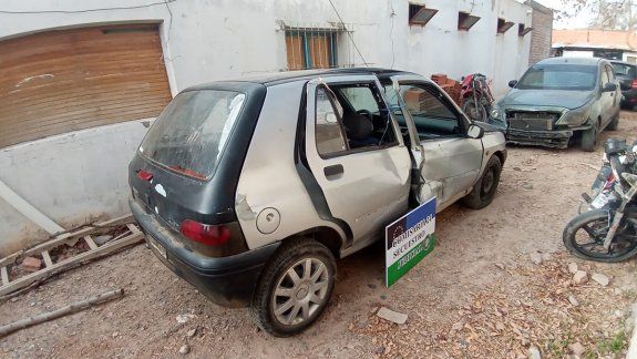 Chocó a un motociclista que hacía delivery y se dio a la fuga