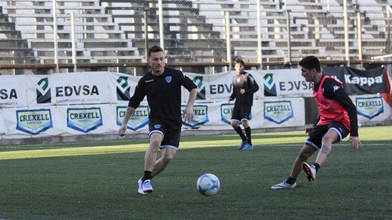 Valente vuelve tras cumplir con la fecha de suspensión por acumulación de tarjetas amarillas.