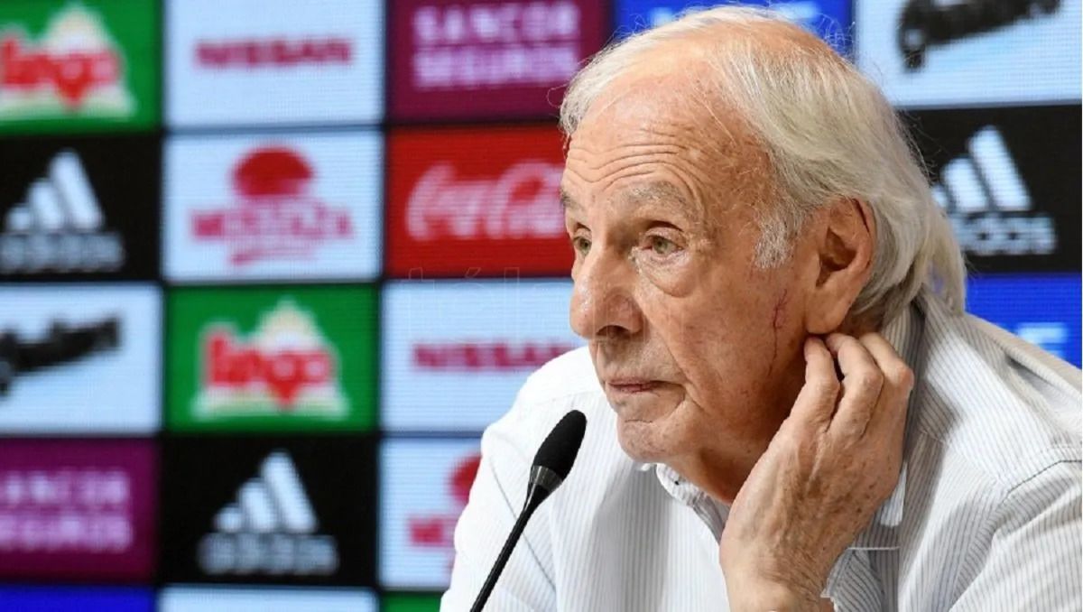 Alerta por la salud de César Luis Menotti: por qué lo internaron en un hospital