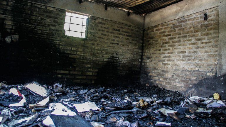 A una familia de Costa Norte el fuego le destruyó la casa.