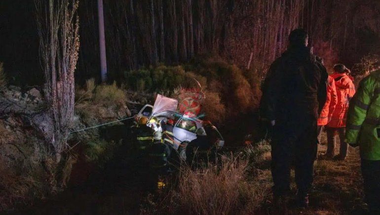 Ruta 22: conductor despistó y terminó dentro de un desagüe