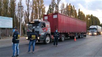 violo la cuarentena con un auto de alta gama y un revolver