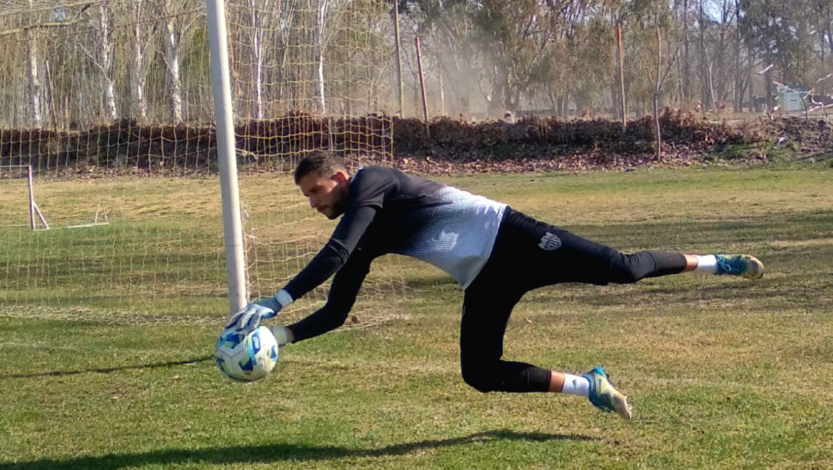 Juan Manuel Torralba entrenando en Cipolletti. Fotos: gentileza Sitio Albinegro