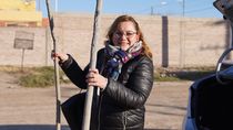 Los vecinos y vecinas que el sábado recibieron árboles de vereda se mostraron muy contentos por acceder a los ejemplares provenientes del Vivero Municipal.