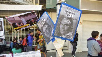 Durante el juicio, distintas organizaciones acompañaron a la familia de la víctima abusada por el fotógrafo.