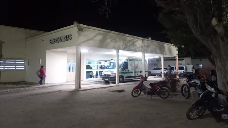 El joven recibió un disparo en el cuello y fue trasladado rápidamente a la guardia del Hospital Francisco López Lima.&nbsp;