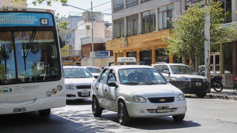 Las licencias de los taxis abren un foco de conflicto para el Municipio.