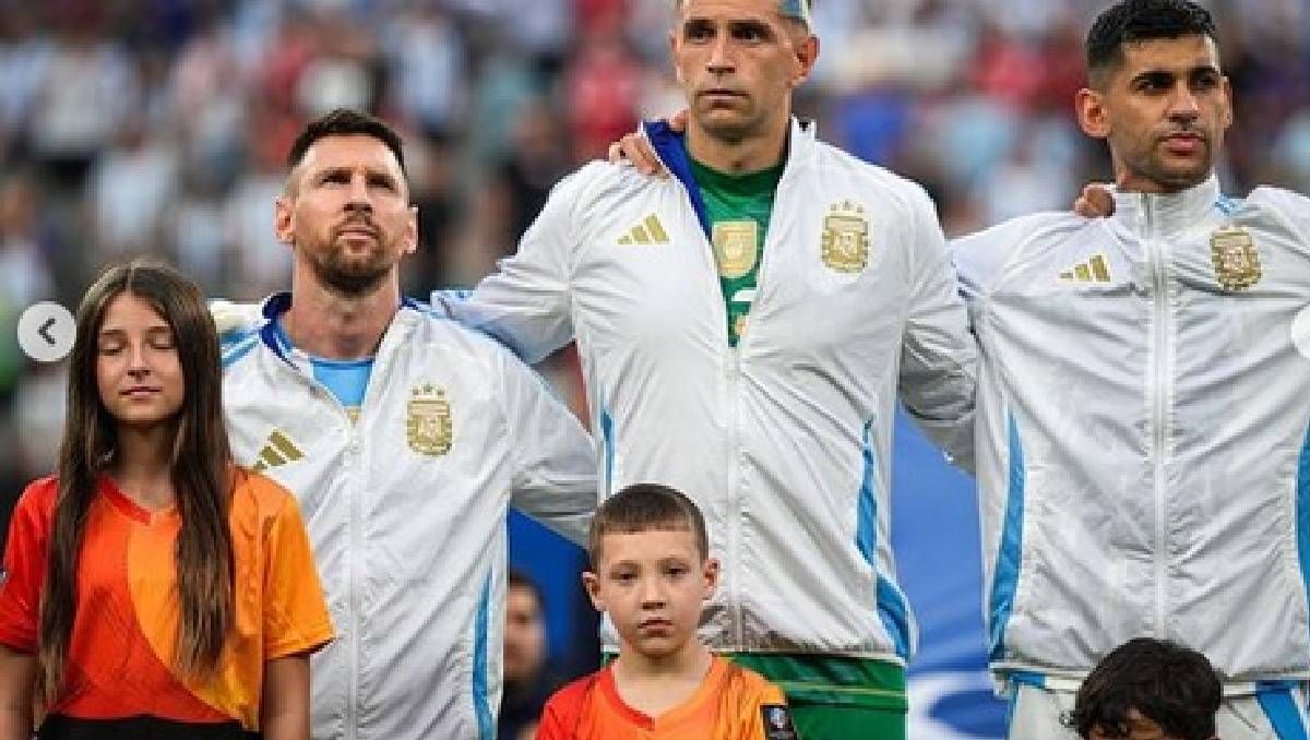 La noche soñada para dos nenes del Valle: entraron a la cancha con Dibu Martínez y Di María