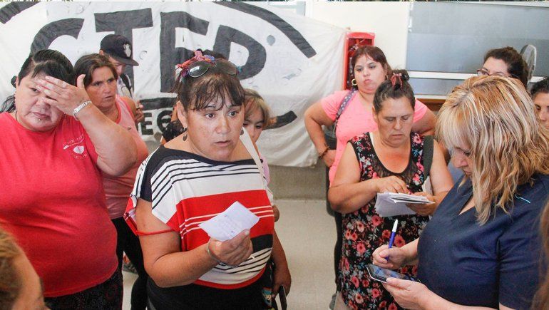 Protestaron en el hospital por falta de turnos y remedios