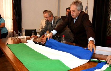 Se izo por primera vez en el territorio la Bandera de la Provincia