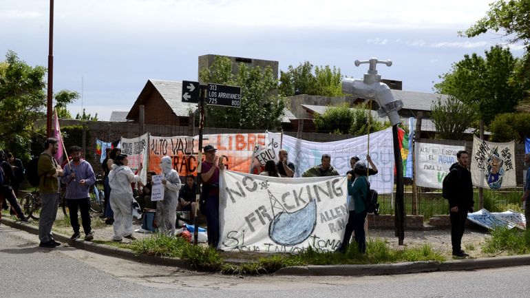 Los integrantes se resisten al avance de nuevas perforaciones cercanas a localidades y productores de Río Negro y Neuquén. Los integrantes se resisten al avance de nuevas perforaciones cercanas a localidades y productores de Río Negro y Neuquén.