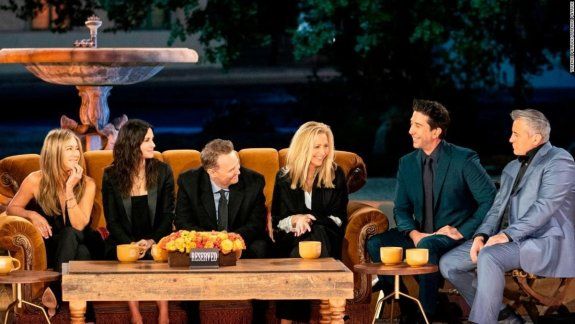 El recuerdo con el que volvió Friends y el guiño de Aniston a Brad Pitt
