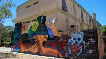 Los murales contra la violencia de género coparon las paredes de una gran cantidad de barrios de la zona norte de Cipolletti.