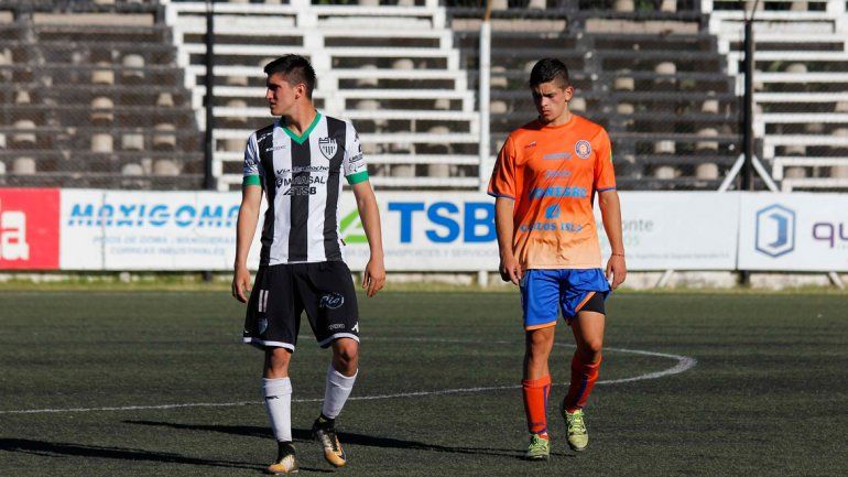 Del Prete fue titular en la Liga e hizo tres goles en el clásico ante Roca.