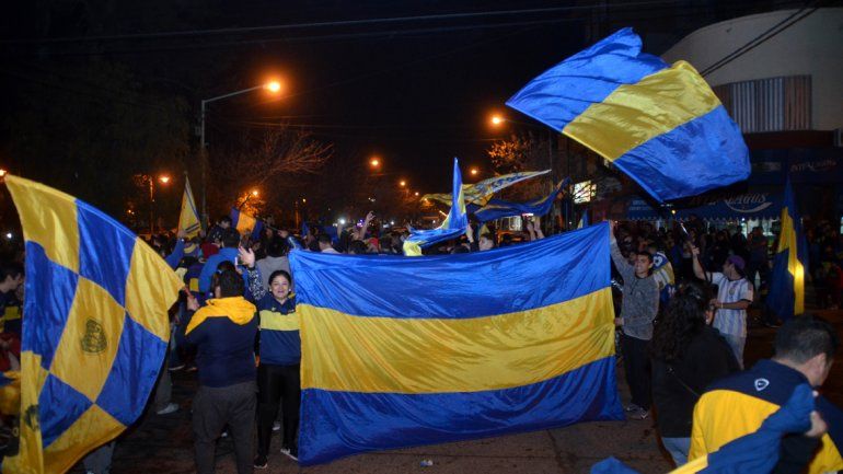 Los hinchas de Boca coparon la calle a puro festejo