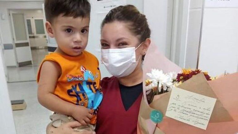 Nene volvió al hospital para saludar a la enfermera que le salvó la vida