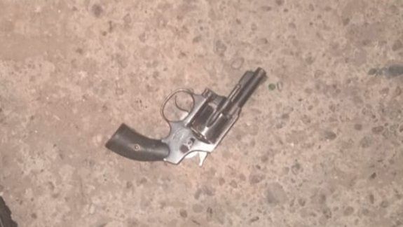 Feroz tiroteo en el barrio Quito: tres detenidos y dos heridos de bala