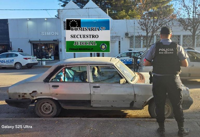El vehículo secuestrado en Cinco Saltos, tenía pedido de la policía de Centenario (Neuquén) desde 2021. El vehículo secuestrado en Cinco Saltos, tenía pedido de la policía de Centenario (Neuquén) desde 2021.