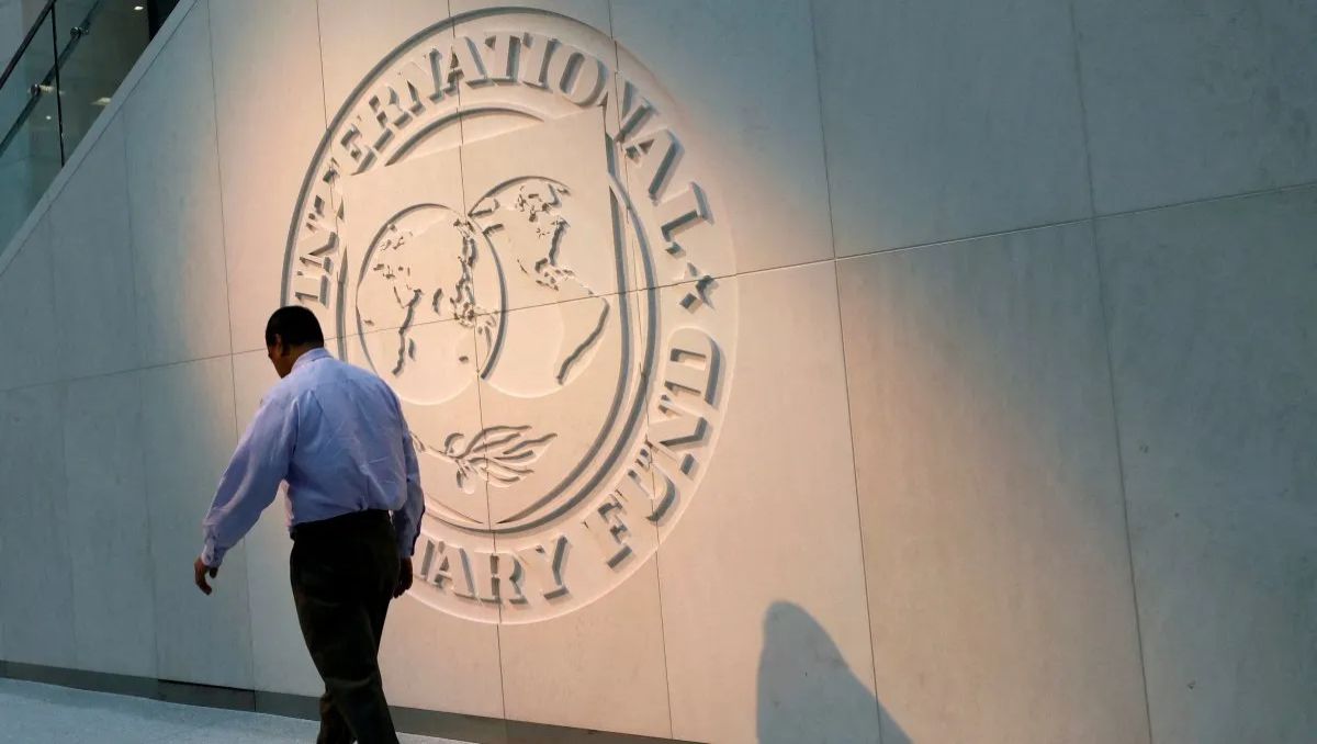El FMI espera que la Ley Ómnibus arranque.