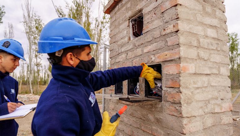 El proyecto establece que no se corte el suministro a las familias de escasos recursos que no puedan afrontar el pago de las boletas. El proyecto establece que no se corte el suministro a las familias de escasos recursos que no puedan afrontar el pago de las boletas.