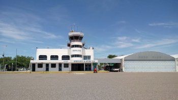 Solicitan que el Aeropuerto de General Roca quede operativo para vuelos nocturnos. (Foto: achivo)