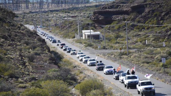 Caravana a El Chocón para recuperar represas hidroeléctricas