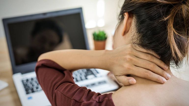 Cada vez más jóvenes buscan ayuda por casos de cervicalgia severa.