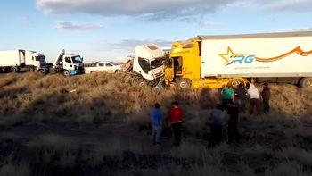 El choque provocado por el camión proveniente de Bolivia causó la muerte de un trabajador petrolero. El conductor del rodado fue condenado, mientras que su propietario resultó sobreseído. Ambos enfrentarán una causa civil en la Justicia rionegrina.&nbs