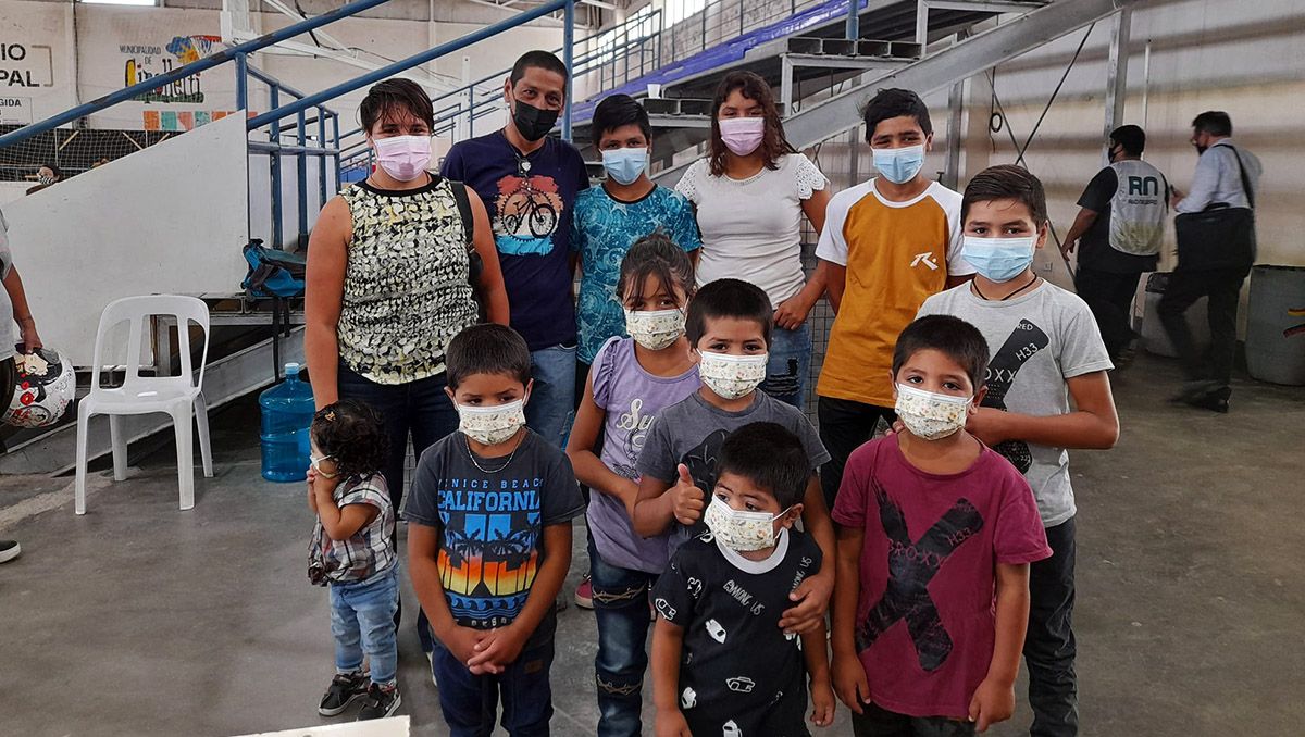 Enorme familia cipoleña emocionó a todos en la vacunación