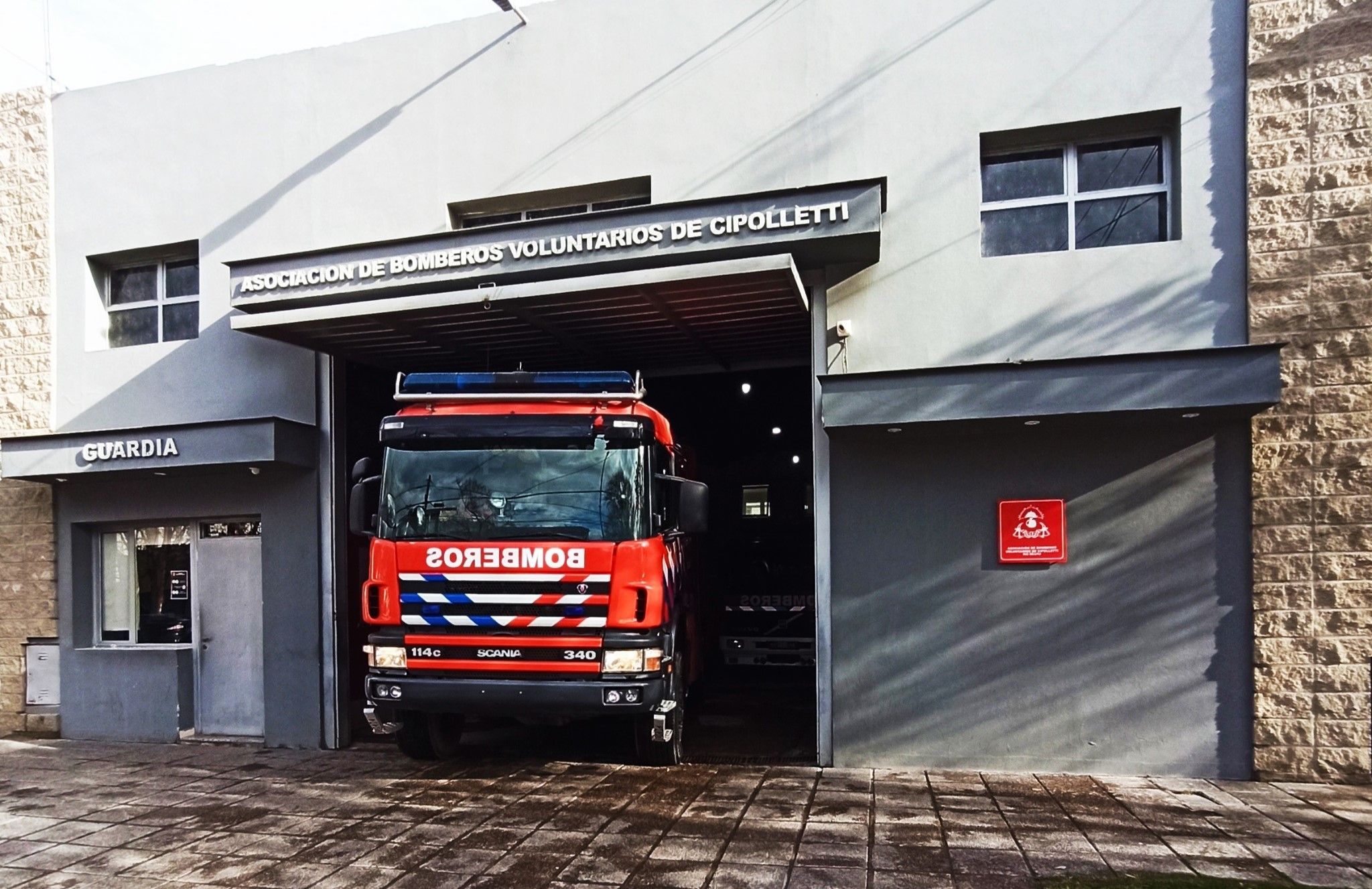 Los bomberos de Cipolletti, con mucho trabajo.