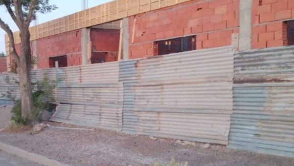 Los sorprendieron robando materiales de una obra en construcción