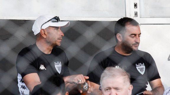 De la mano de Coronel