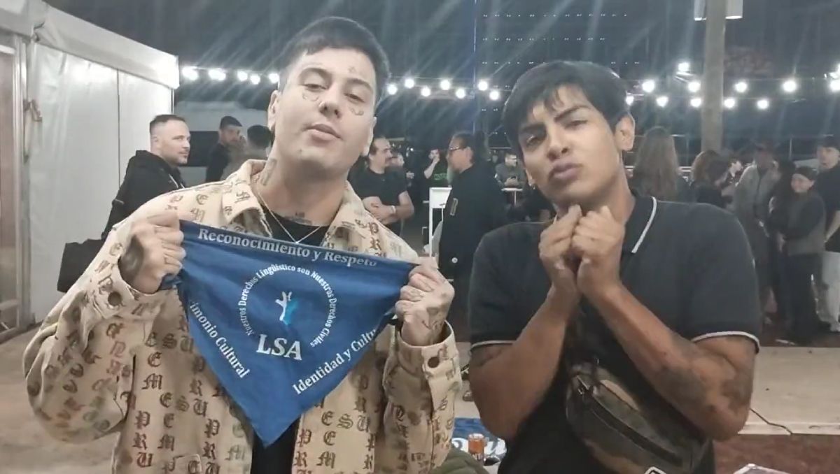El abrazo de Duki con un fan neuquino y un emotivo mensaje