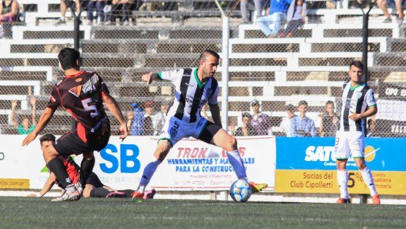 Eduardo Vilce, una de las fijas en el mediocampo albinegro juntocon Fabio Giménez.