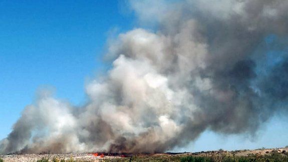 Denuncian que fue intencional el incendio en el basural